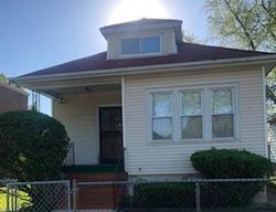 Pre-foreclosure in  S CALHOUN AVE Chicago, IL 60617