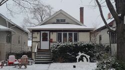Pre-foreclosure in  HOME AVE Oak Park, IL 60304