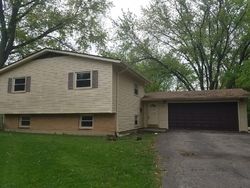 Pre-foreclosure Listing in LONGMEADOW LN HANOVER PARK, IL 60133