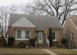 Pre-foreclosure Listing in S ELIZABETH ST RIVERDALE, IL 60827
