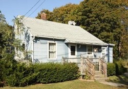 Pre-foreclosure Listing in HANSON PL SAYVILLE, NY 11782