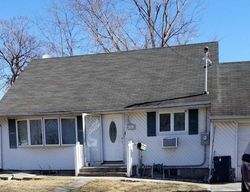 Pre-foreclosure Listing in BIRCHGROVE DR CENTRAL ISLIP, NY 11722