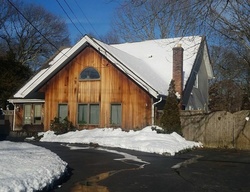 Pre-foreclosure in  MORRIS AVE Holtsville, NY 11742