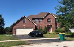Pre-foreclosure in  LINDENGATE CIR Plainfield, IL 60585