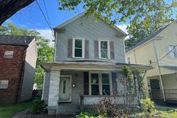 Pre-foreclosure in  WOODLAND AVE Louisville, KY 40211