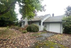 Pre-foreclosure in  SE JACK RD Portland, OR 97222