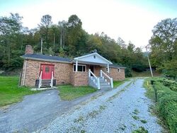 Pre-foreclosure in  RAMEY BR Raccoon, KY 41557