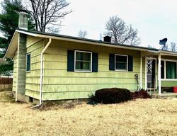 Pre-foreclosure Listing in SYCAMORE DR HYDE PARK, NY 12538