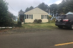 Pre-foreclosure in  SW SEABROOK LN Waldport, OR 97394