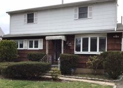 Pre-foreclosure Listing in DONAHUE ST GLEN COVE, NY 11542