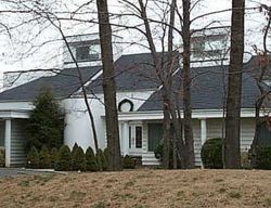 Pre-foreclosure in  W VIEW DR Oyster Bay, NY 11771