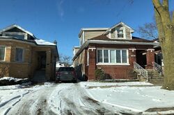 Pre-foreclosure in  S CLYDE AVE Chicago, IL 60649