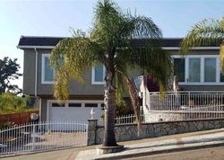 Pre-foreclosure Listing in HANSOM DR OAKLAND, CA 94605