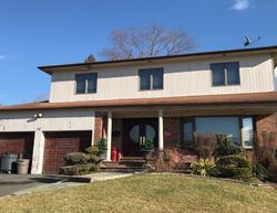 Pre-foreclosure in  KNOLLS DR New Hyde Park, NY 11040