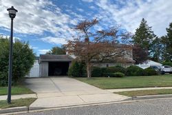 Pre-foreclosure in  TARRY LN Levittown, NY 11756