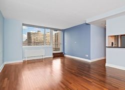 Pre-foreclosure in  RIVERSIDE BLVD B New York, NY 10069