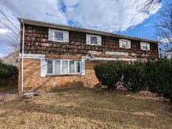 Pre-foreclosure in  NORTHFIELD AVE Staten Island, NY 10303