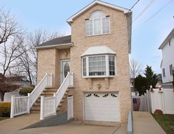 Pre-foreclosure in  CRAIG AVE Staten Island, NY 10307