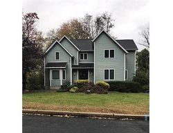 Pre-foreclosure in  POPLAR RD Garnerville, NY 10923