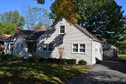 Pre-foreclosure Listing in N SEEBERT ST CARY, IL 60013