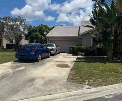 Pre-foreclosure in  STRAWBERRY LAKES CIR Lake Worth, FL 33463