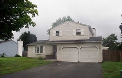 Pre-foreclosure Listing in EVESBOROUGH DR CLAY, NY 13041