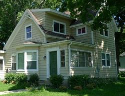 Pre-foreclosure in  LATHROP DR Woodstock, IL 60098