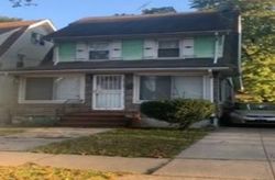 Pre-foreclosure in  115TH AVE Saint Albans, NY 11412