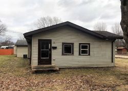 Pre-foreclosure in  8TH AVE Belvidere, IL 61008