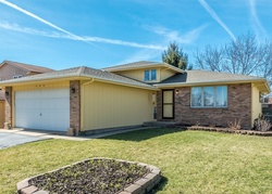 Pre-foreclosure in  PINE TRAIL DR Romeoville, IL 60446