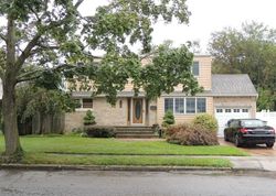 Pre-foreclosure Listing in PRISCILLA PL SEAFORD, NY 11783