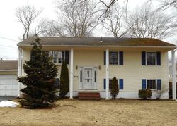 Pre-foreclosure Listing in GREEN RIVER AVE WARWICK, RI 02889