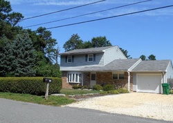 Pre-foreclosure Listing in WELLINGTON AVE TOMS RIVER, NJ 08757
