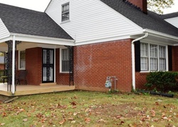 Pre-foreclosure in  GOLDSMITH LN Louisville, KY 40220