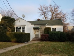 Pre-foreclosure Listing in BEECHWOOD PL NORTH BRUNSWICK, NJ 08902