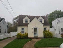 Pre-foreclosure Listing in PARKSIDE RD WEST HEMPSTEAD, NY 11552