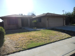 Pre-foreclosure Listing in PHILLIP AVE CLOVIS, CA 93612