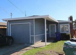 Pre-foreclosure Listing in GAYNOR AVE RICHMOND, CA 94804