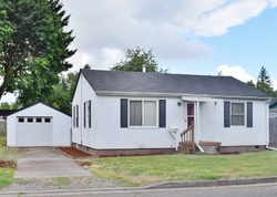 Pre-foreclosure Listing in E ELMORE ST LEBANON, OR 97355