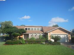 Pre-foreclosure in  17TH LN NE Saint Petersburg, FL 33702