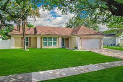 Pre-foreclosure in  ASHLEY DR Hollywood, FL 33025
