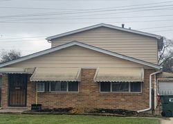 Pre-foreclosure in  EMERY LN Robbins, IL 60472