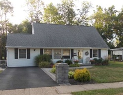 Pre-foreclosure Listing in JUNIPER DR LEVITTOWN, PA 19056