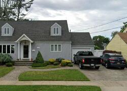 Pre-foreclosure Listing in ELDORADO BLVD PLAINVIEW, NY 11803