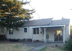 Pre-foreclosure Listing in S PEACH ST MEDFORD, OR 97501