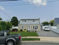  Park Cir N, Farmingdale NY