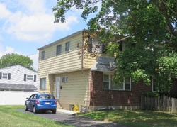 Pre-foreclosure Listing in BLUEJAY RD ABINGTON, PA 19001