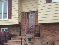 Pre-foreclosure Listing in GREENWAY DR FARMINGDALE, NY 11735