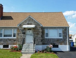 Pre-foreclosure in  HANMER ST Hartford, CT 06114