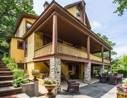 Pre-foreclosure in  15TH AVE Sea Cliff, NY 11579